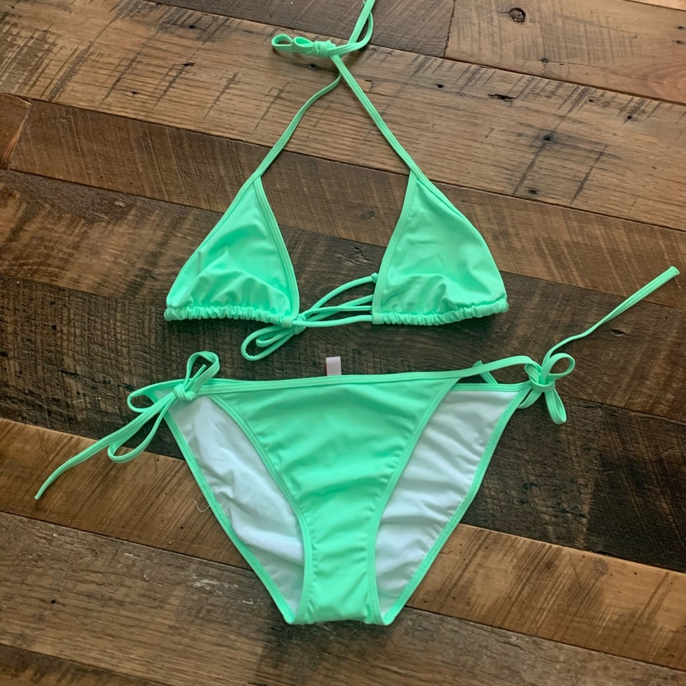 NWOT Victoria’s Secret string bikini size M